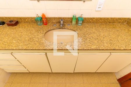 Casa à venda com 359m², 3 quartos e 4 vagasBanheiro 2