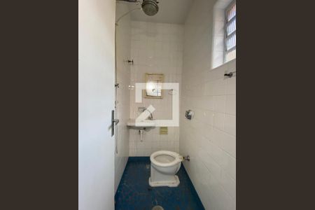 Casa à venda com 230m², 6 quartos e 4 vagasBanheiro de serviço