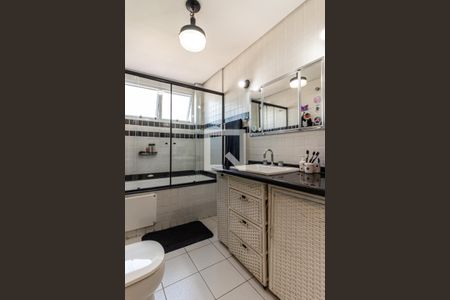 Apartamento à venda com 209m², 3 quartos e 1 vagaBanheiro 2