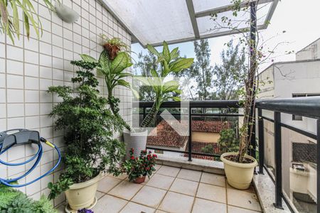 Apartamento à venda com 186m², 3 quartos e 3 vagas Apartamento à venda com 186m², 3 quartos e 3 vagasQuarto 1 - Varanda