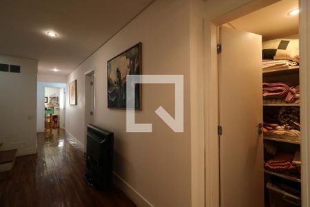 Apartamento para alugar com 250m², 3 quartos e 4 vagasCorredor