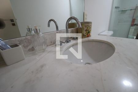 Apartamento para alugar com 250m², 3 quartos e 4 vagasBanheiro da Suíte 1