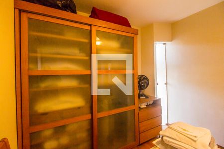 Casa de condomínio à venda com 550m², 4 quartos e 4 vagas Casa de condomínio à venda com 550m², 4 quartos e 4 vagasSuíte 2