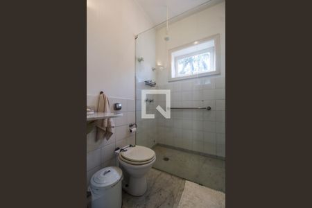 Casa de condomínio à venda com 550m², 4 quartos e 4 vagas Casa de condomínio à venda com 550m², 4 quartos e 4 vagasBanheiro da Suíte 2