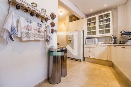 Casa de condomínio à venda com 550m², 4 quartos e 4 vagas Casa de condomínio à venda com 550m², 4 quartos e 4 vagasCozinha