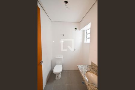 Banheiro da Suíte de casa à venda com 2 quartos, 230m² em Parque Vitoria, São Paulo