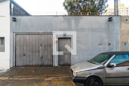 Casa à venda com 214m², 2 quartos e 1 vaga Casa à venda com 214m², 2 quartos e 1 vagaFachada