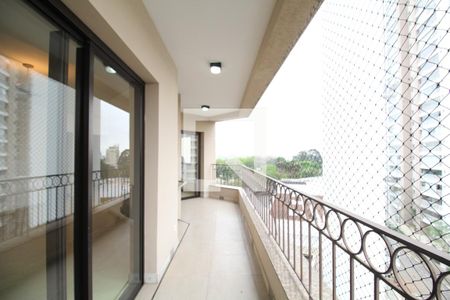 Apartamento à venda com 150m², 5 quartos e 4 vagasVaranda