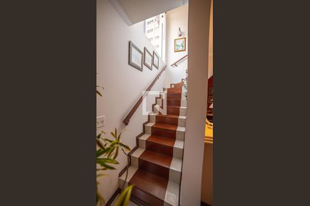 Casa à venda com 316m², 3 quartos e 3 vagasEscada