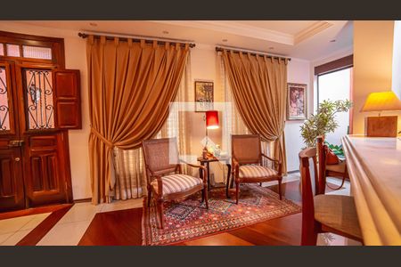 Casa à venda com 316m², 3 quartos e 3 vagasSala