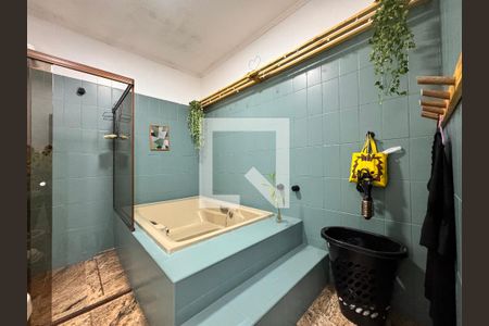 Casa à venda com 400m², 4 quartos e 8 vagasBanheiro da Suíte 2