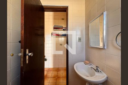 Casa à venda com 400m², 4 quartos e 8 vagasBanheiro de serviço