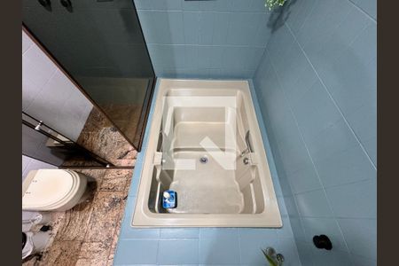 Casa à venda com 400m², 4 quartos e 8 vagasBanheiro da Suíte 2