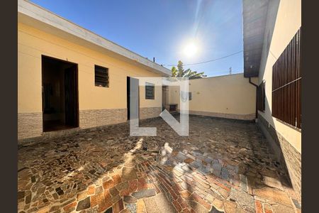 Casa à venda com 400m², 4 quartos e 8 vagasQuintal 