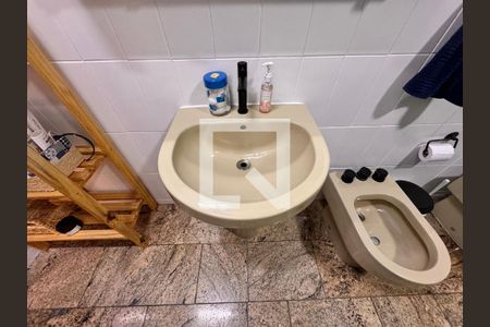 Casa à venda com 400m², 4 quartos e 8 vagasBanheiro da Suíte 2