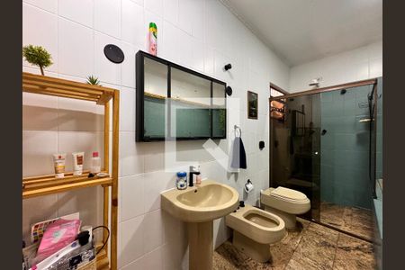 Casa à venda com 400m², 4 quartos e 8 vagasBanheiro da Suíte 2