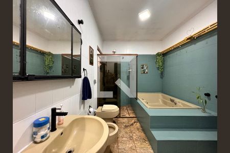 Casa à venda com 400m², 4 quartos e 8 vagasBanheiro da Suíte 2