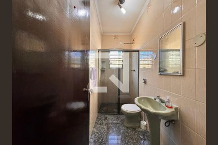 Casa à venda com 400m², 4 quartos e 8 vagasBanheiro da Suíte 1