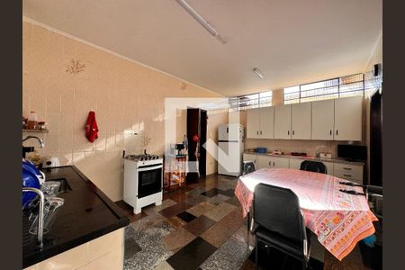 Casa à venda com 400m², 4 quartos e 8 vagasCozinha