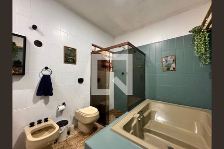 Casa à venda com 400m², 4 quartos e 8 vagasBanheiro da Suíte 2