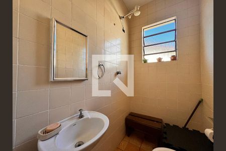 Casa à venda com 400m², 4 quartos e 8 vagasBanheiro de serviço