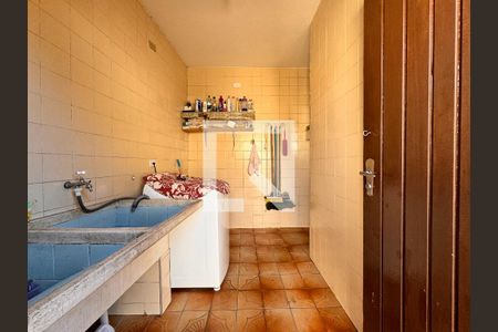 Casa à venda com 400m², 4 quartos e 8 vagasLavanderia