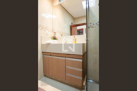 Casa à venda com 320m², 3 quartos e 3 vagas Casa à venda com 320m², 3 quartos e 3 vagasBanheiro Social