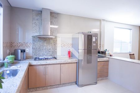 Casa à venda com 320m², 3 quartos e 3 vagas Casa à venda com 320m², 3 quartos e 3 vagasCozinha