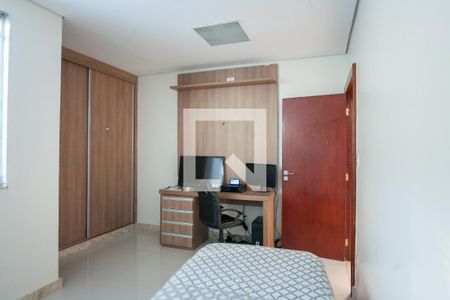 Casa à venda com 320m², 3 quartos e 3 vagas Casa à venda com 320m², 3 quartos e 3 vagasquarto 2