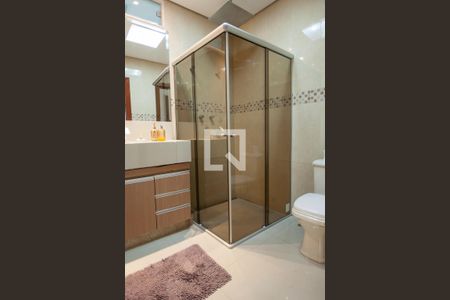 Casa à venda com 320m², 3 quartos e 3 vagas Casa à venda com 320m², 3 quartos e 3 vagasBanheiro Social