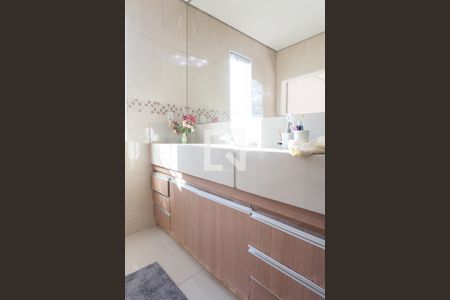 Casa à venda com 320m², 3 quartos e 3 vagas Casa à venda com 320m², 3 quartos e 3 vagasBanheiro da Suíte