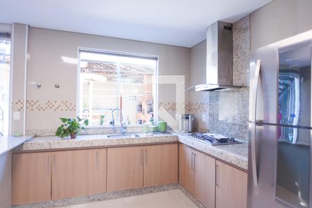 Casa à venda com 320m², 3 quartos e 3 vagas Casa à venda com 320m², 3 quartos e 3 vagasCozinha