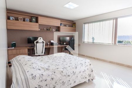 Casa à venda com 320m², 3 quartos e 3 vagas Casa à venda com 320m², 3 quartos e 3 vagassuite