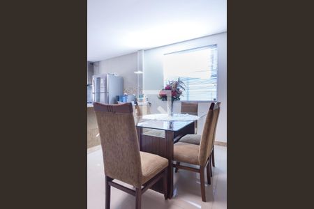 Casa à venda com 320m², 3 quartos e 3 vagas Casa à venda com 320m², 3 quartos e 3 vagasCopa