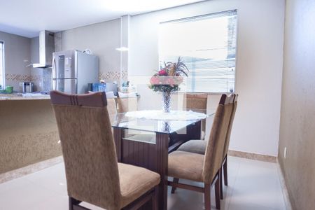 Casa à venda com 320m², 3 quartos e 3 vagas Casa à venda com 320m², 3 quartos e 3 vagasCopa