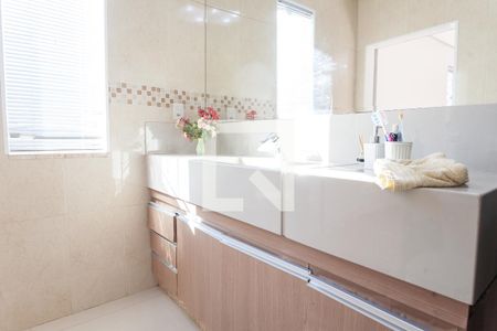 Casa à venda com 320m², 3 quartos e 3 vagas Casa à venda com 320m², 3 quartos e 3 vagasBanheiro da Suíte