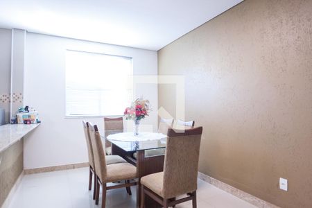 Casa à venda com 320m², 3 quartos e 3 vagas Casa à venda com 320m², 3 quartos e 3 vagasCopa