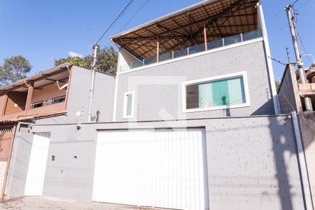 Casa à venda com 320m², 3 quartos e 3 vagas Casa à venda com 320m², 3 quartos e 3 vagasFachada