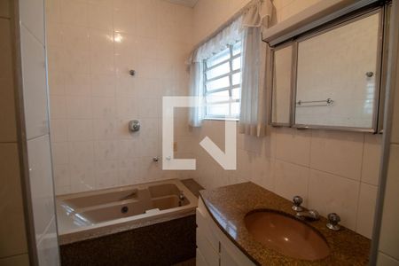 Casa à venda com 200m², 3 quartos e 6 vagasBanheiro