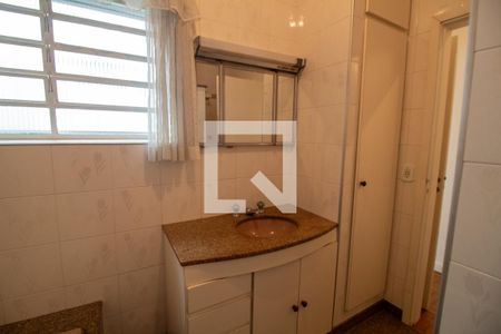 Casa à venda com 200m², 3 quartos e 6 vagasBanheiro