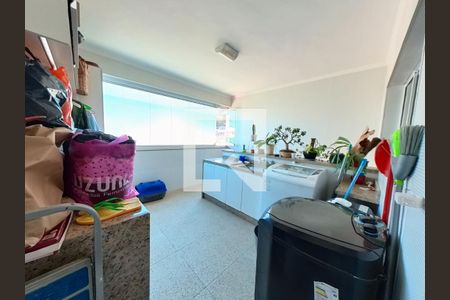 Casa à venda com 570m², 3 quartos e 5 vagas Casa à venda com 570m², 3 quartos e 5 vagasLavanderia