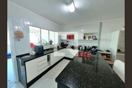 Casa à venda com 570m², 3 quartos e 5 vagas Casa à venda com 570m², 3 quartos e 5 vagasCozinha