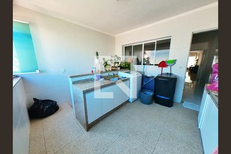 Casa à venda com 570m², 3 quartos e 5 vagas Casa à venda com 570m², 3 quartos e 5 vagasLavanderia