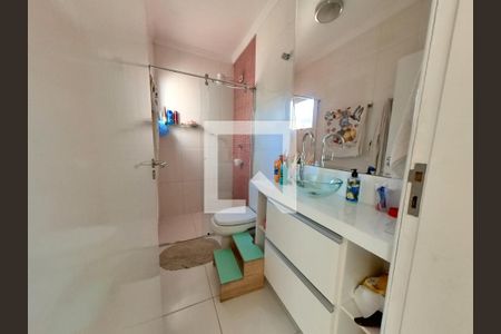 Casa à venda com 570m², 3 quartos e 5 vagas Casa à venda com 570m², 3 quartos e 5 vagasBanheiro Social