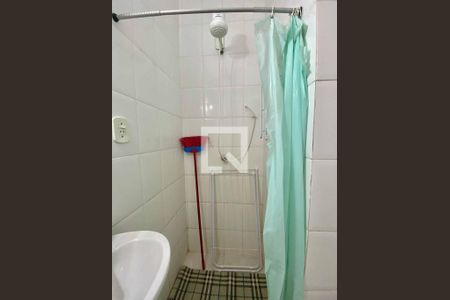 Banheiro de kitnet/studio para alugar com 1 quarto, 28m² em Centro, Rio de Janeiro