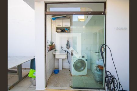 Casa à venda com 300m², 3 quartos e 2 vagasÁrea de Serviço