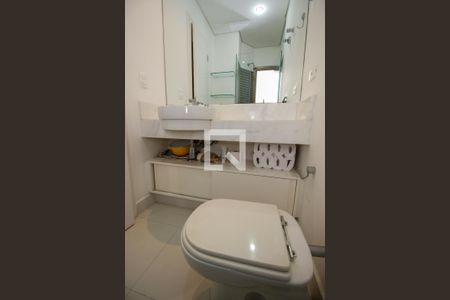 Apartamento à venda com 340m², 5 quartos e 4 vagasBanheiro da Suíte 4