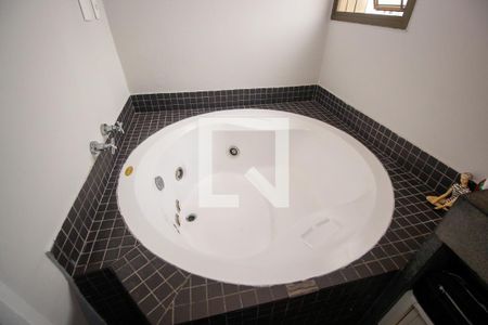 Apartamento à venda com 340m², 5 quartos e 4 vagasBanheiro da Suíte 1