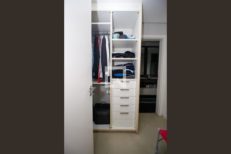 Apartamento à venda com 340m², 5 quartos e 4 vagasCloset da suíte 1