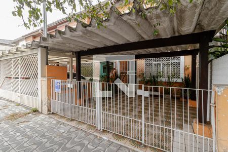 Casa à venda com 150m², 3 quartos e 2 vagas Casa à venda com 150m², 3 quartos e 2 vagasFachada